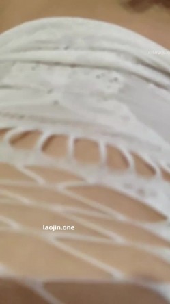 正宗邻家女神！超漂亮~【骚母狗】，黑丝美腿不开美颜，自慰完，男友回来后入啪啪！ 截图8