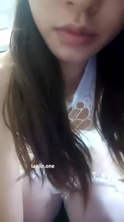正宗邻家女神！超漂亮~【骚母狗】，黑丝美腿不开美颜，自慰完，男友回来后入啪啪！ 截图13