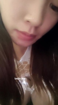 正宗邻家女神！超漂亮~【骚母狗】，黑丝美腿不开美颜，自慰完，男友回来后入啪啪！ 截图14