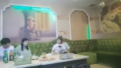 歌厅探花陈先生_第一场沙发啪啪两妹子 截图2
