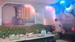 歌厅探花陈先生_第一场沙发啪啪两妹子 截图5