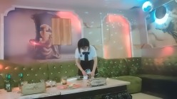 歌厅探花陈先生_第一场沙发啪啪两妹子 截图7