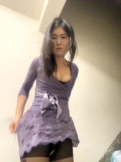 女人味十足，极品白虎熟女【sunny-520】付费，脸穴同框深情投入，楼道自慰喷水 截图14