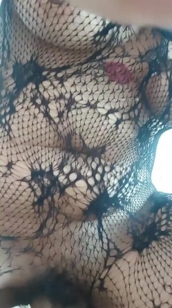最新抖音泄密！42岁农村风骚熟女【来日方长】定制福利，道具自慰丝袜足交 截图10