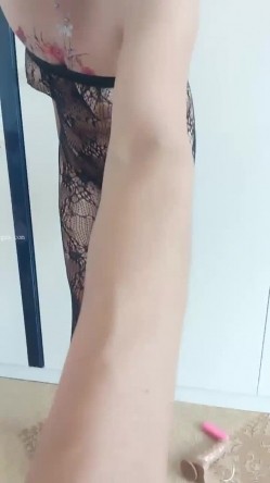 最新抖音泄密！42岁农村风骚熟女【来日方长】定制福利，道具自慰丝袜足交 截图16