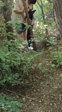《贵在真实反差淫妻》顶级绿帽刷锅狠人，私密交流群东北夫妻淫乱群交内容曝光，商场户外超市露出3P野战相当开放 截图5