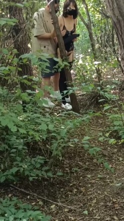 《贵在真实反差淫妻》顶级绿帽刷锅狠人，私密交流群东北夫妻淫乱群交内容曝光，商场户外超市露出3P野战相当开放 截图6