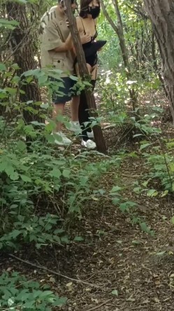 《贵在真实反差淫妻》顶级绿帽刷锅狠人，私密交流群东北夫妻淫乱群交内容曝光，商场户外超市露出3P野战相当开放 截图9