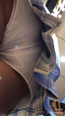 大神一路走一路抄底多位黑丝美女全是漂亮的小姐姐 截图7
