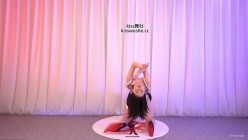 热门推荐新晋KISS舞社会员福利，多位身材各异女模【依依+晴晴+范范+安安+温暖】大胆私拍 截图14