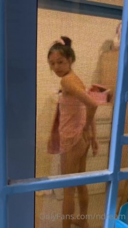 泰国纯天然反差少妇「dream」OF日常露脸性爱私拍 野外、阳台、车震、门口啪啪 现实OL网上母狗 截图2