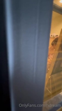 泰国纯天然反差少妇「dream」OF日常露脸性爱私拍 野外、阳台、车震、门口啪啪 现实OL网上母狗 截图14