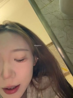 stripchat【linlian3】清纯校花 极品身材 丝袜长腿 足交 逼毛围着逼逼长满一圈 道具自慰 爆浆 截图1