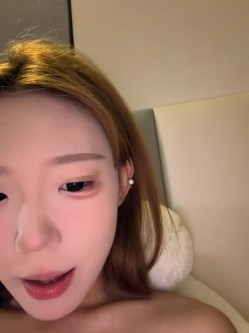 stripchat【linlian3】清纯校花 极品身材 丝袜长腿 足交 逼毛围着逼逼长满一圈 道具自慰 爆浆 截图7