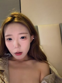 stripchat【linlian3】清纯校花 极品身材 丝袜长腿 足交 逼毛围着逼逼长满一圈 道具自慰 爆浆 截图10