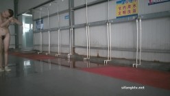 国内【水上乐园】换衣间沐浴区近景偷拍 美女如云淋浴换衣好身材一览无余 截图5