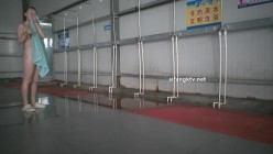 国内【水上乐园】换衣间沐浴区近景偷拍 美女如云淋浴换衣好身材一览无余 截图6