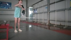 国内【水上乐园】换衣间沐浴区近景偷拍 美女如云淋浴换衣好身材一览无余 截图11