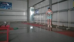 国内【水上乐园】换衣间沐浴区近景偷拍 美女如云淋浴换衣好身材一览无余 截图13