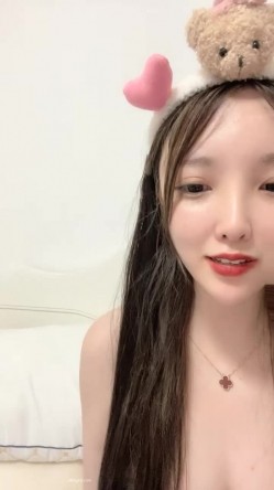 【小奕可】【小一可】新人下海 颜值学妹 跳蛋自慰喷水~21岁，这么漂亮，让兄弟们尽情欣赏逼逼和乳房 截图5