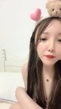 【小奕可】【小一可】新人下海 颜值学妹 跳蛋自慰喷水~21岁，这么漂亮，让兄弟们尽情欣赏逼逼和乳房 截图8