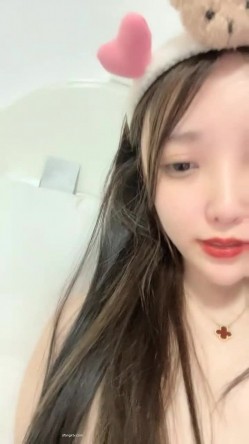 【小奕可】【小一可】新人下海 颜值学妹 跳蛋自慰喷水~21岁，这么漂亮，让兄弟们尽情欣赏逼逼和乳房 截图11
