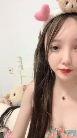 【小奕可】【小一可】新人下海 颜值学妹 跳蛋自慰喷水~21岁，这么漂亮，让兄弟们尽情欣赏逼逼和乳房 截图13