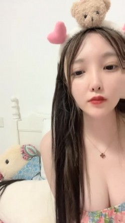 【小奕可】【小一可】新人下海 颜值学妹 跳蛋自慰喷水~21岁，这么漂亮，让兄弟们尽情欣赏逼逼和乳房 截图16