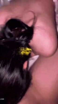 极品调教博主，【狗爹和小桃】小母狗超骚，付费群，这妹子的巨乳是真的顶 截图1