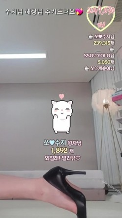 【精品裸舞】苏兮-suzy空姐出身 身材超好 大胸诱惑裸舞+海宣-2超软美乳粉奶头 劲爆激情抖胸 妖艳裸舞 截图3