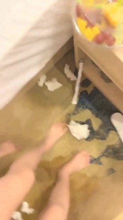 【一只兔叽吖】校花双女神~!尺度升级~完全放飞~无套群P，小妹妹挺漂亮，被干得娇喘阵阵 截图10