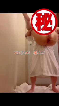 专约极品大神『橘sir-S』在全校师生面前展示一波“体操运动”小母狗羞耻的看着落地窗外的学生和老师，被前后夹击 截图7