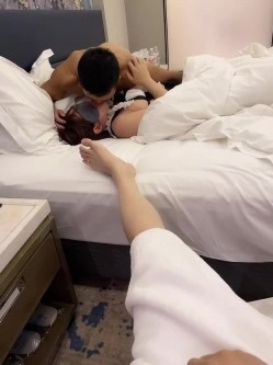 【绿帽淫妻 ️性爱狂】极品淫乱夫妻『小肥羊不是羊』最强性爱私拍 绿帽老公开发娇妻勾引前男友 卖淫3P蒙眼换人做爱 截图14