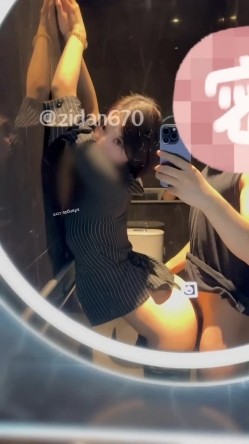 【最新高价福利】推特网红女神，高颜反差婊【zidan670】私拍新品，富二代的肉便器，被各种花式玩肏 截图2