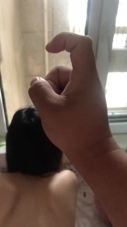 大神的绿奴母狗们，车震户外露出，滴蜡后入打开门看着邻居走廊大战，楼道做爱，威武刺激哦 22V流出！ 截图1