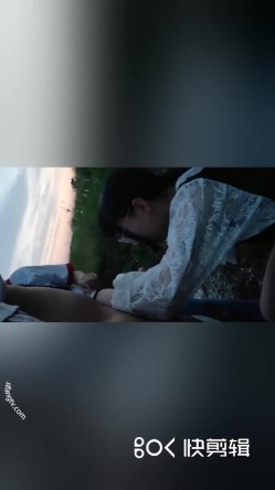 樱子和七七户外口爆表哥，两个清纯颜值妹妹你来我往为的骚劲，啊啊啊呃呃呃 好爽好想要，射进嘴里！ 截图14