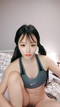 双马尾网红牙套妹！和炮友居家操逼！拿出假屌自慰插穴掰穴骚逼大屌插入后入撞击呻吟娇喘 截图4