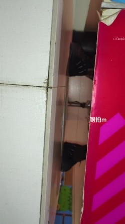 大神潜入购物中心女厕 ️近距离偷拍14位美女的各种鲍鱼 截图5