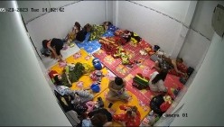 黑客破解摄像头监控偷拍 ️缅北夜总会小姐宿舍私密生活一个房间居然住那么多人 截图2