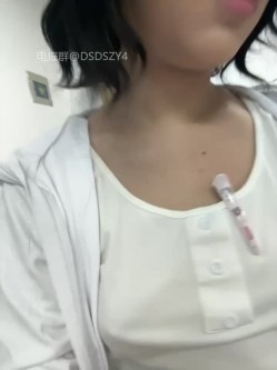 ️极品反差甜妹【lucy2027】表情非常可爱的学生妹趁着没人在教室和厕所自慰 截图3