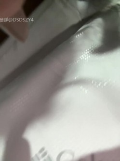 ️极品反差甜妹【lucy2027】表情非常可爱的学生妹趁着没人在教室和厕所自慰 截图10
