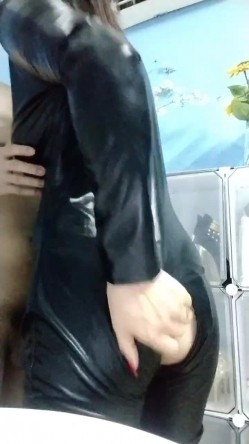 快手靓女【二姨太】美容店老板娘，S好身材大长腿，功夫相当了得，男主阳根雄伟，洗吹做相当完美 截图2