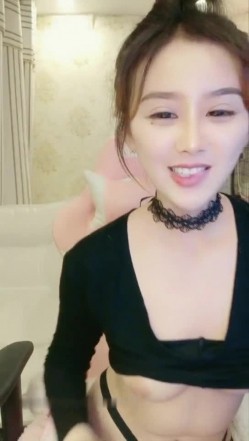 高颜值妹子私人玩物七七道具自慰 性感情趣装网袜椅子上道具JJ抽插呻吟 截图13