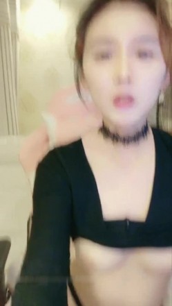 高颜值妹子私人玩物七七道具自慰 性感情趣装网袜椅子上道具JJ抽插呻吟 截图14