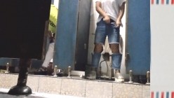 男扮女装淡定坑神国产无门女公厕当面对着拍有年轻漂亮美女有良家少妇有熟女多个年龄段 截图1