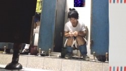 男扮女装淡定坑神国产无门女公厕当面对着拍有年轻漂亮美女有良家少妇有熟女多个年龄段 截图6