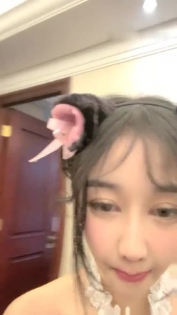 网红脸娇小身材苗条妹子浴室湿身诱惑 来大姨妈小尺度露出按摩器震动非常诱人 截图2
