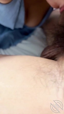 海角大神【奶子即正义】约炮极品甜美爆乳翘臀人妻，先让她喊着爆炸头+可乐口交，鸡巴差点废了，窗边操她 截图6