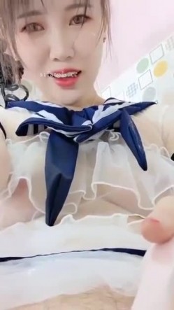 【快手】 28万粉丝声优主播『咪小喵』定制视频3V 剧情演绎发情技师浴室湿身自慰 截图7