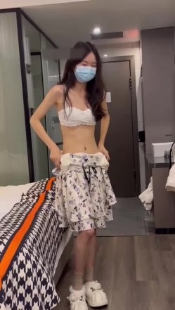 学生妹酒店写真艺术约拍 芬芳的栀子味道扑鼻而来清纯略带羞涩 截图1